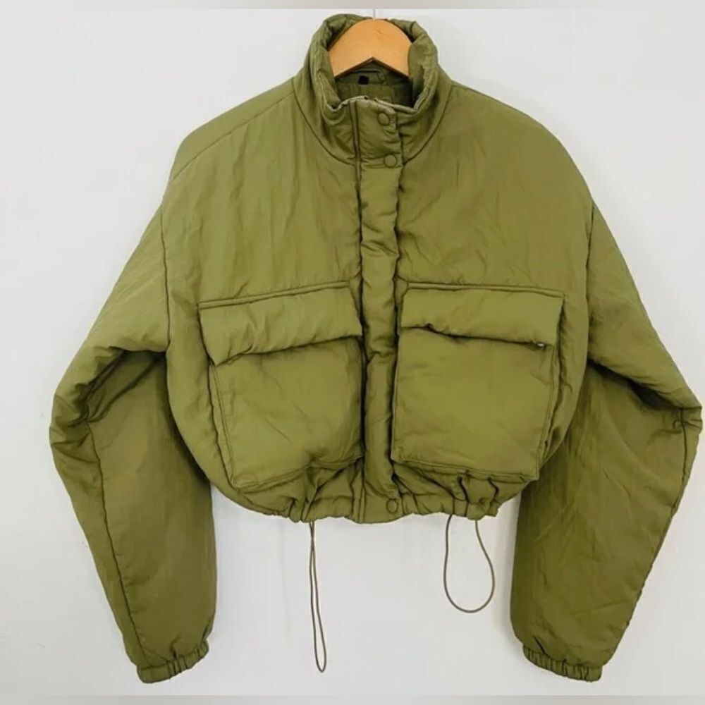BLANKNYC Nylon Crop Puffer
Jacket, Size X-Small ARMY Green Jacket